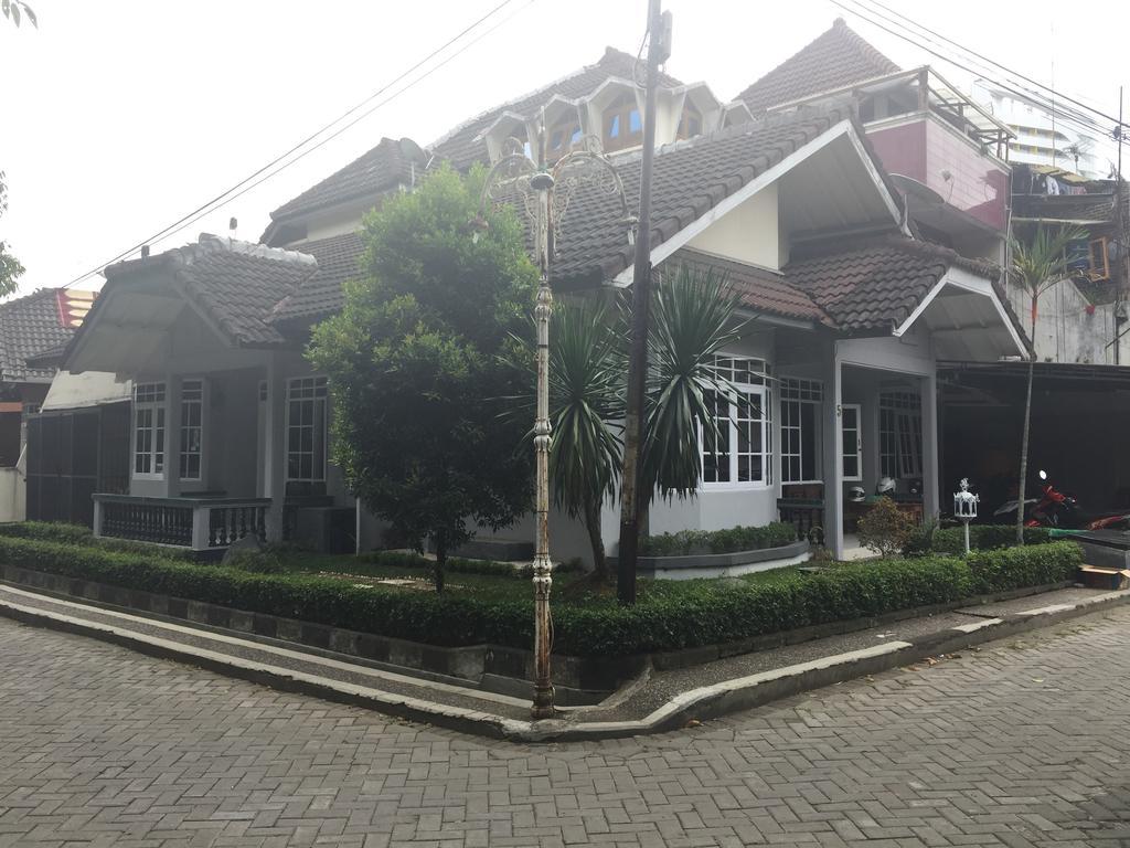 Pele Guesthouse Bandung Zewnętrze zdjęcie